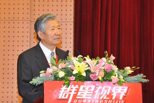 國(guó)務(wù)院發(fā)展研究中心原副主任侯云春宣布開幕