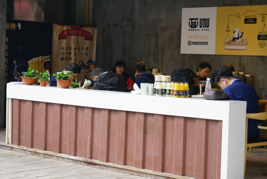 新科技“面咖”以首家全智能化打入萬(wàn)億餐飲市場(chǎng)