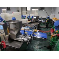 酒店火鍋食材千張包加工設(shè)備，制作肉丁千張包注餡生產(chǎn)線