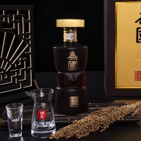 為國盛世酒，酒體醇厚綿柔，空杯留香，回味悠長