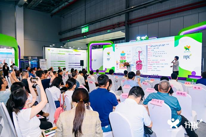 一群人在臺上演講<i></i><i></i>
<i></i><i></i>
AI 生成的內(nèi)容可能不正確。