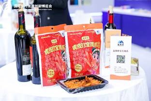 桌子上的酒瓶<i></i><i></i>
<i></i><i></i>
AI 生成的內(nèi)容可能不正確。